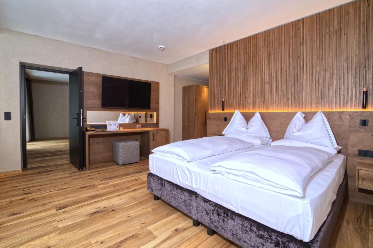 Bonfanti Design Hotel Chienes Kültér fotó